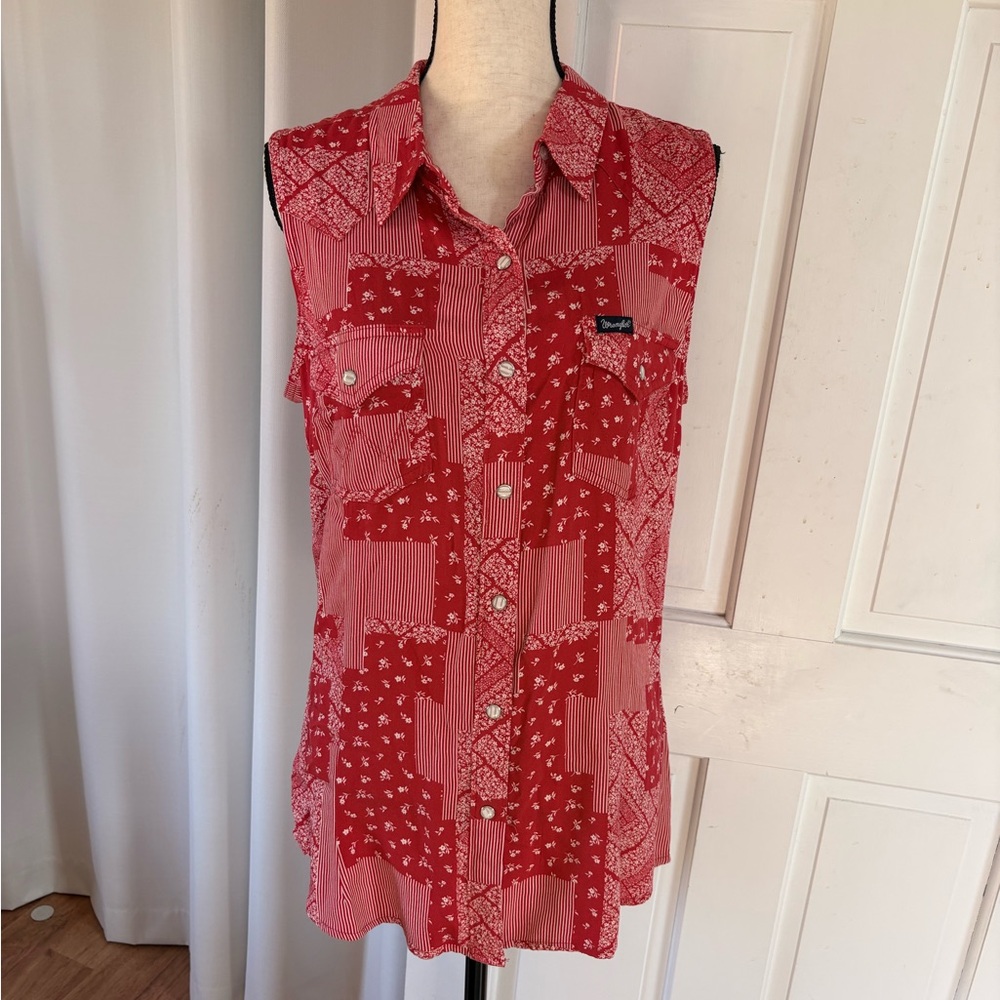 Wrangler Red Patchwork Collared Sleeveless Button-Down Top